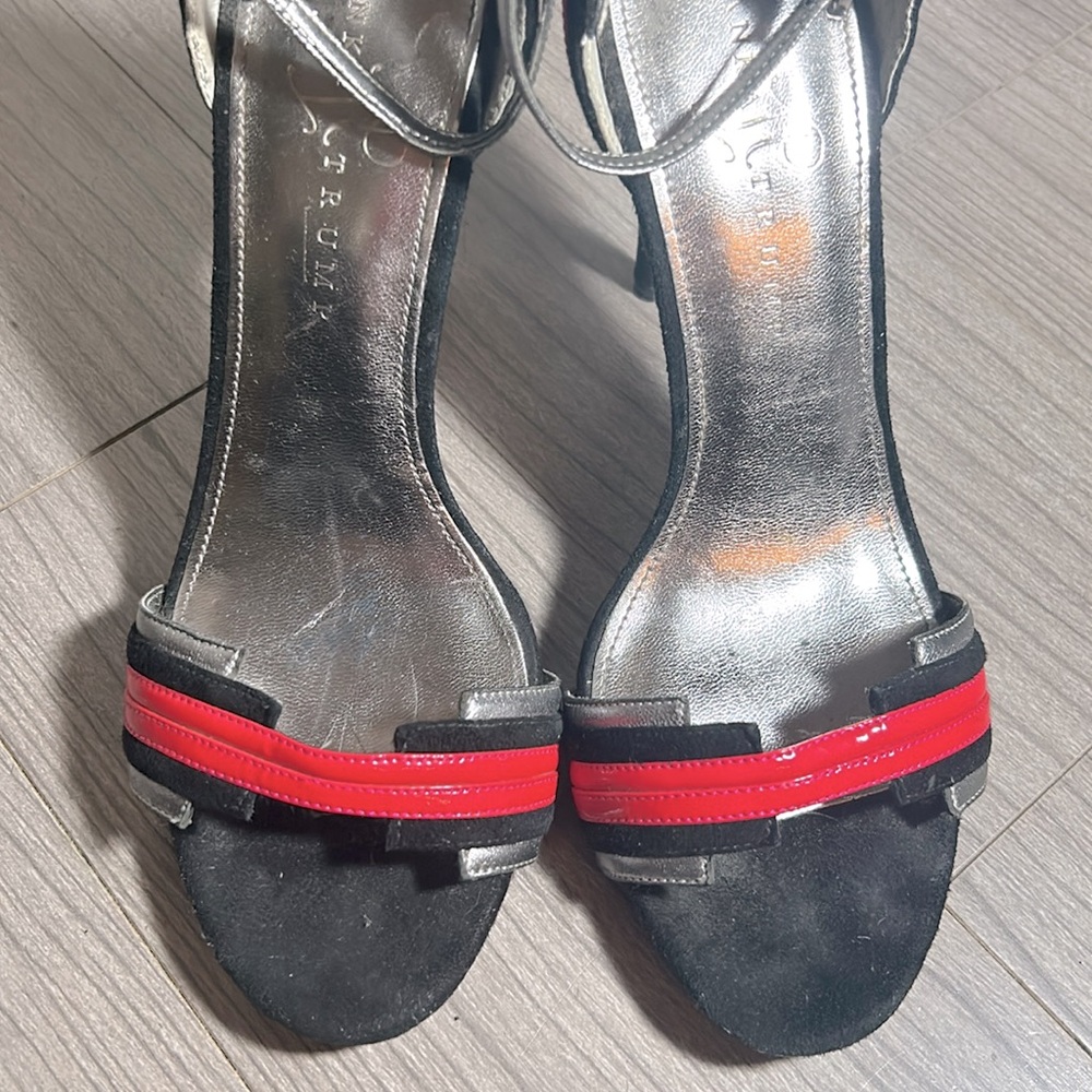 Genuine suede glow in the dark 4.5” Ivanka Trump heels, Sz 8 - Picture 2 of 5
